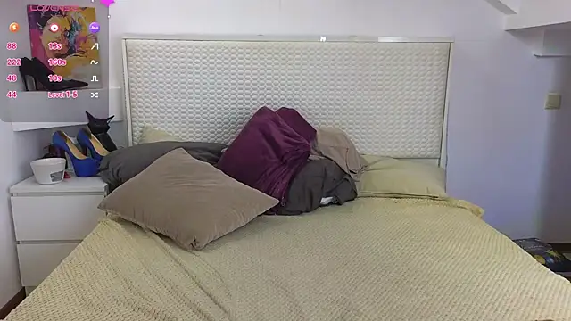 Snapshot of Eva_Rogers_ chatting on 09-18-25, 09:00 Eva Rogers  online show from 09-18-25, 09:00