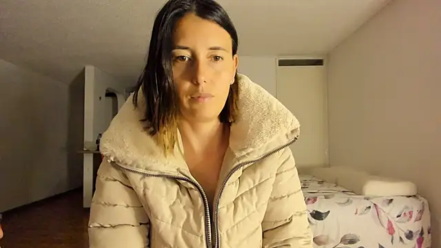 Snapshot of zoe_jeane_beker chatting on 12-30-24, 12:32 zoe jeane beker online show from 12-30-24, 12:32