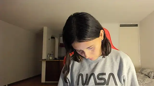 Snapshot of zoe_jeane_beker chatting on 02-10-25, 11:34 zoe jeane beker online show from 02-10-25, 11:34