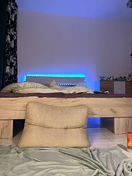 freiiaflower online show from 02-19-25, 07:16