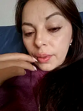 Snapshot of seherlatin chatting on 10-19-25, 03:56 seherlatin online show from 10-19-25, 03:56