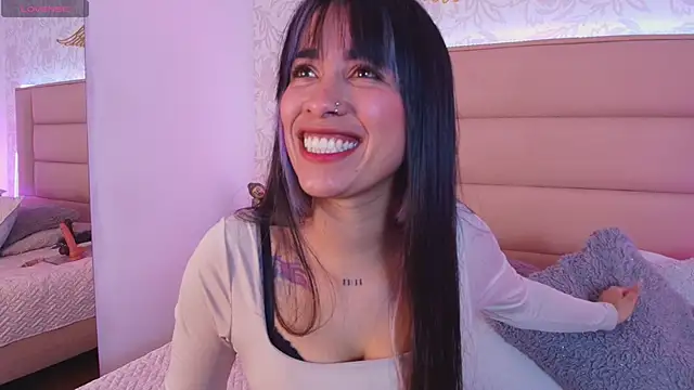 Snapshot of monserrat_towers chatting on 12-22-25, 12:57 monserrat towers online show from 12-22-25, 12:57