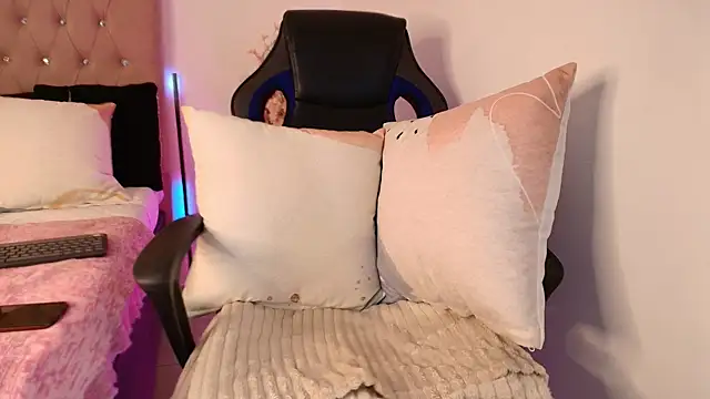 Snapshot of Katy_Van chatting on 03-01-25, 05:09 Katy Van online show from 03-01-25, 05:09