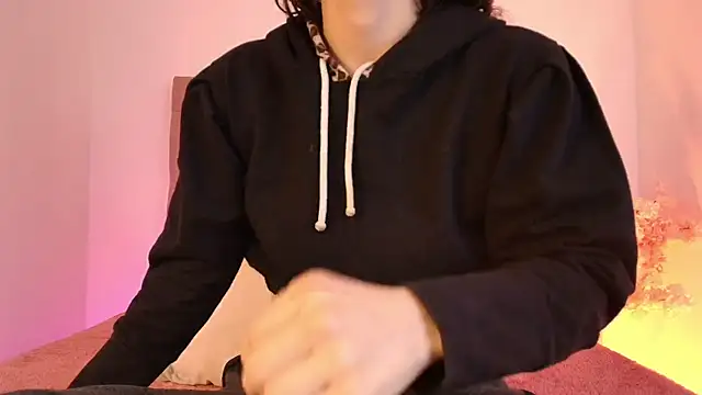 Snapshot of Katy_Van chatting on 09-23-25, 04:15 Katy Van online show from 09-23-25, 04:15