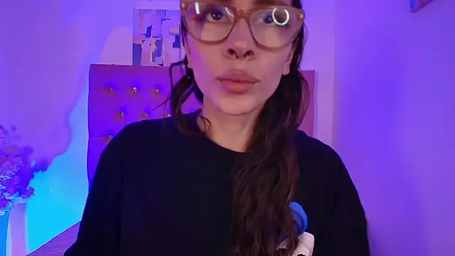 Snapshot of Katy_Van chatting on 09-29-25, 03:55 Katy Van online show from 09-29-25, 03:55