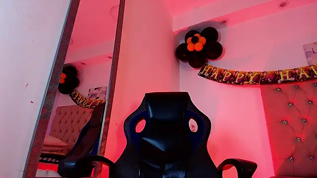 Snapshot of Katy_Van chatting on 10-19-25, 08:53 Katy Van online show from 10-19-25, 08:53