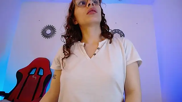 Snapshot of Katy_Van chatting on 11-15-25, 09:00 Katy Van online show from 11-15-25, 09:00