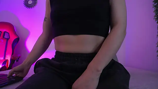 Snapshot of Katy_Van chatting on 12-03-25, 08:29 Katy Van online show from 12-03-25, 08:29