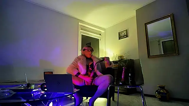 CharlotteVixxens online show from 11-12-25, 12:00