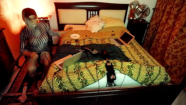 CharlotteVixxens online show from 04-07-26, 11:15