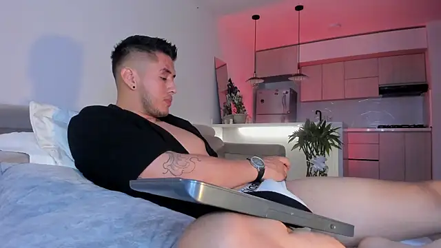 Snapshot of Chriskyle_ chatting on 02-01-25, 02:47 Chriskyle  online show from 02-01-25, 02:47