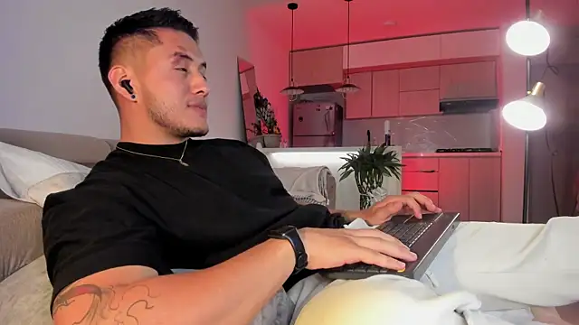 Snapshot of Chriskyle_ chatting on 03-03-25, 04:03 Chriskyle  online show from 03-03-25, 04:03