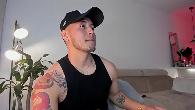 Snapshot of Chriskyle_ chatting on 03-11-25, 05:16 Chriskyle  online show from 03-11-25, 05:16