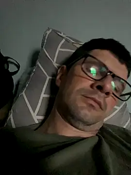 Snapshot of Juliano2289 chatting on 10-03-25, 08:50 Juliano2289 online show from 10-03-25, 08:50