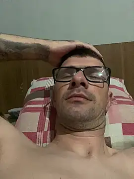 Snapshot of Juliano2289 chatting on 04-15-26, 09:37 Juliano2289 online show from 04-15-26, 09:37