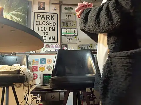 LilBit1975 online show from 10-21-25, 06:58