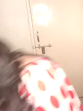 Snapshot of Love-priya chatting on 02-09-25, 02:40 Love-priya online show from 02-09-25, 02:40