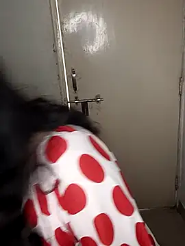 Snapshot of Love-priya chatting on 02-20-25, 07:45 Love-priya online show from 02-20-25, 07:45