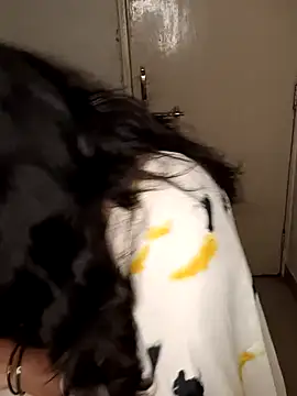 Snapshot of Love-priya chatting on 02-25-25, 05:36 Love-priya online show from 02-25-25, 05:36