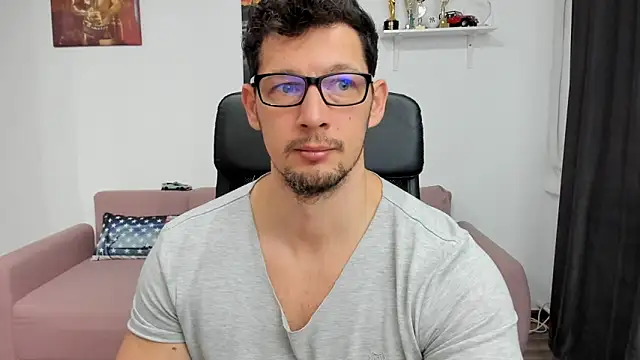 Snapshot of BrutusK08 chatting on 01-07-25, 08:03 BrutusK08 online show from 01-07-25, 08:03