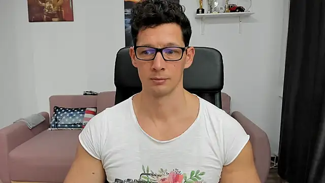 Snapshot of BrutusK08 chatting on 01-08-25, 11:43 BrutusK08 online show from 01-08-25, 11:43