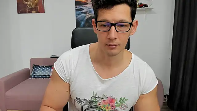 Snapshot of BrutusK08 chatting on 01-09-25, 08:03 BrutusK08 online show from 01-09-25, 08:03