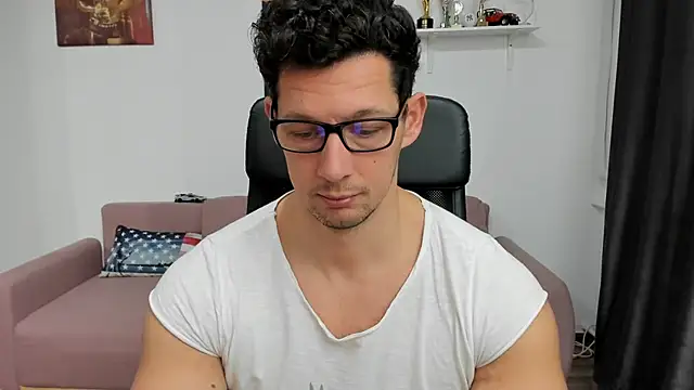 Snapshot of BrutusK08 chatting on 01-14-25, 06:45 BrutusK08 online show from 01-14-25, 06:45