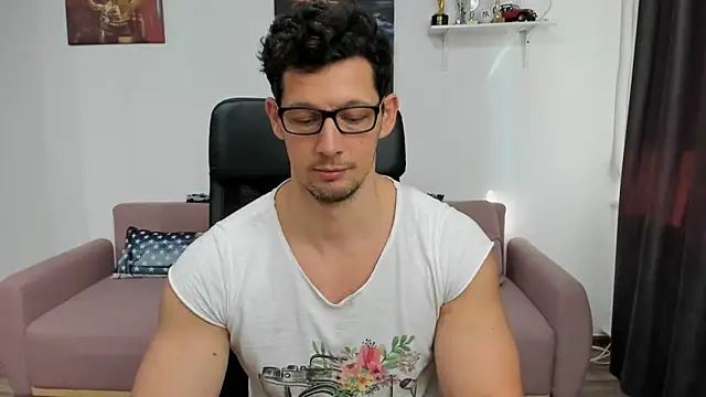 Snapshot of BrutusK08 chatting on 01-17-25, 09:06 BrutusK08 online show from 01-17-25, 09:06