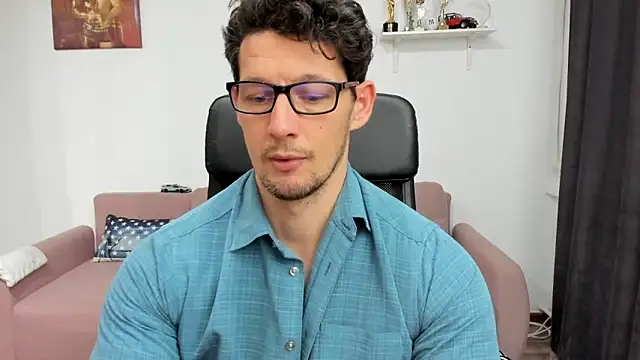 Snapshot of BrutusK08 chatting on 01-21-25, 01:32 BrutusK08 online show from 01-21-25, 01:32