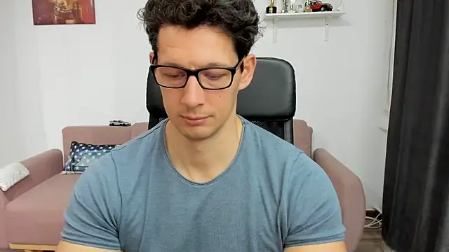 Snapshot of BrutusK08 chatting on 01-27-25, 06:52 BrutusK08 online show from 01-27-25, 06:52