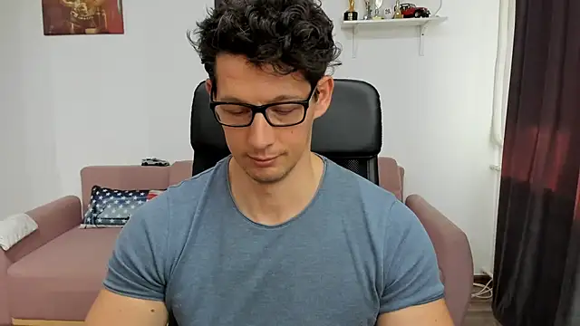 Snapshot of BrutusK08 chatting on 01-28-25, 08:57 BrutusK08 online show from 01-28-25, 08:57