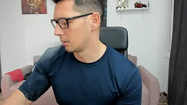 Snapshot of BrutusK08 chatting on 02-11-25, 03:08 BrutusK08 online show from 02-11-25, 03:08