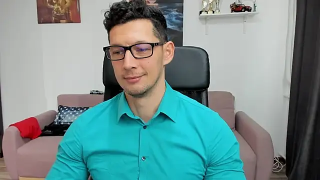 Snapshot of BrutusK08 chatting on 02-14-25, 10:07 BrutusK08 online show from 02-14-25, 10:07