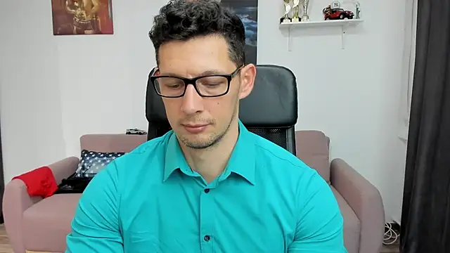 Snapshot of BrutusK08 chatting on 02-14-25, 01:08 BrutusK08 online show from 02-14-25, 01:08