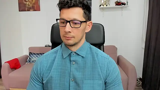 Snapshot of BrutusK08 chatting on 02-16-25, 10:43 BrutusK08 online show from 02-16-25, 10:43