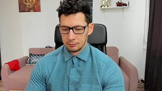 Snapshot of BrutusK08 chatting on 02-19-25, 07:28 BrutusK08 online show from 02-19-25, 07:28