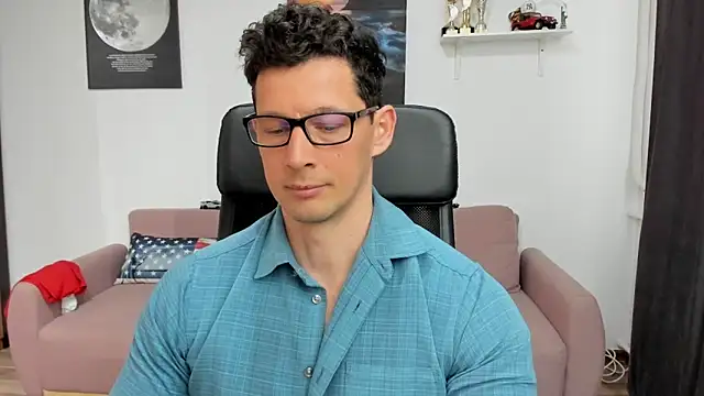 Snapshot of BrutusK08 chatting on 03-05-25, 10:11 BrutusK08 online show from 03-05-25, 10:11