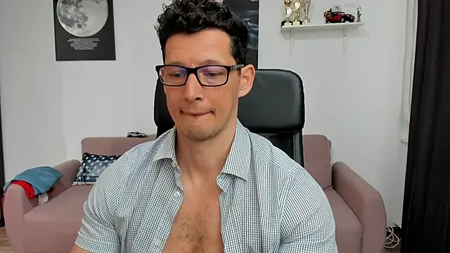 Snapshot of BrutusK08 chatting on 03-06-25, 09:58 BrutusK08 online show from 03-06-25, 09:58