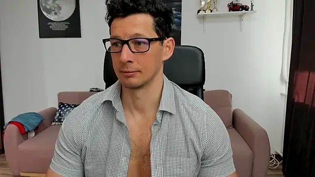 Snapshot of BrutusK08 chatting on 03-07-25, 07:52 BrutusK08 online show from 03-07-25, 07:52