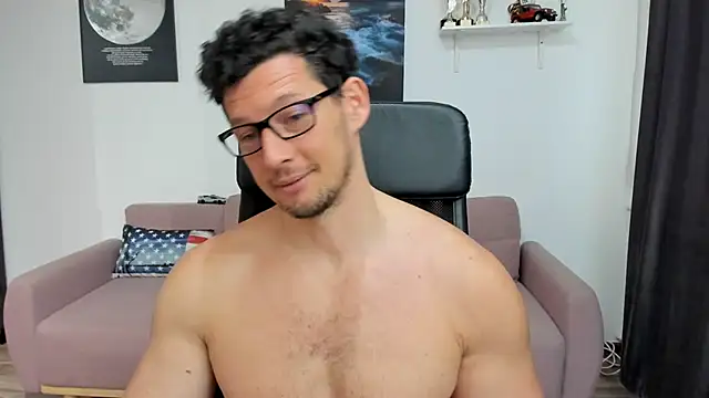 Snapshot of BrutusK08 chatting on 03-18-25, 10:36 BrutusK08 online show from 03-18-25, 10:36