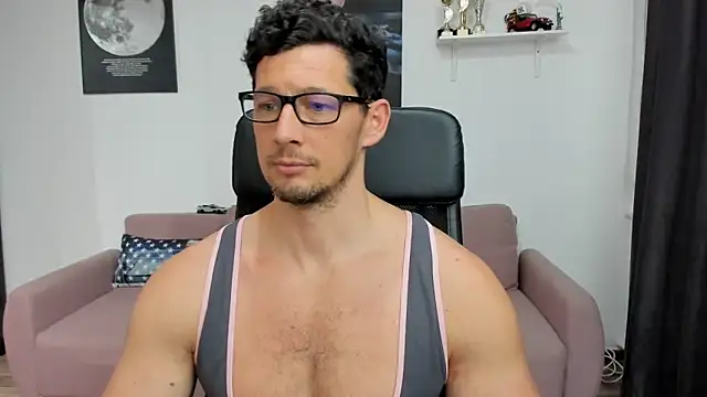 Snapshot of BrutusK08 chatting on 03-21-25, 11:44 BrutusK08 online show from 03-21-25, 11:44