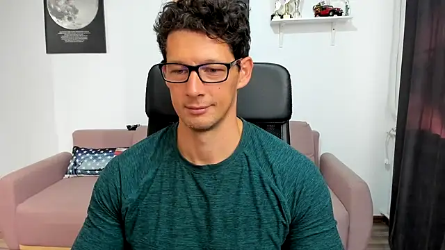 Snapshot of BrutusK08 chatting on 10-05-25, 06:12 BrutusK08 online show from 10-05-25, 06:12