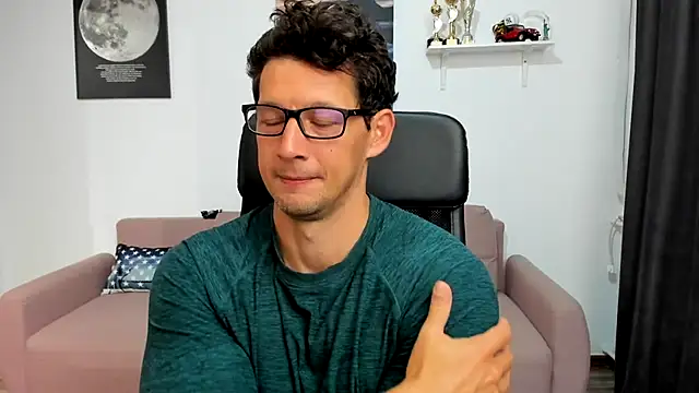 Snapshot of BrutusK08 chatting on 10-06-25, 06:22 BrutusK08 online show from 10-06-25, 06:22