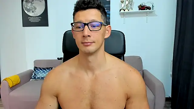 Snapshot of BrutusK08 chatting on 10-13-25, 07:08 BrutusK08 online show from 10-13-25, 07:08