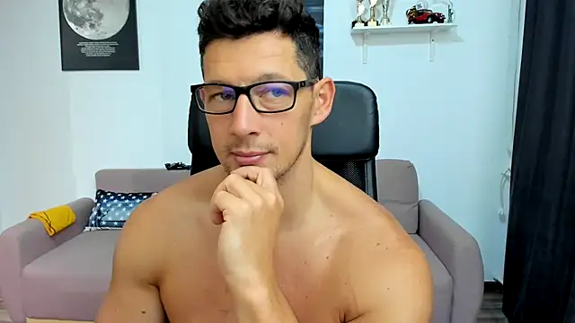 Snapshot of BrutusK08 chatting on 10-19-25, 07:09 BrutusK08 online show from 10-19-25, 07:09