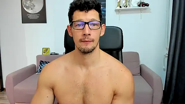 Snapshot of BrutusK08 chatting on 11-11-25, 08:36 BrutusK08 online show from 11-11-25, 08:36