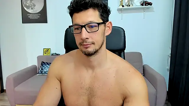 Snapshot of BrutusK08 chatting on 11-12-25, 08:15 BrutusK08 online show from 11-12-25, 08:15