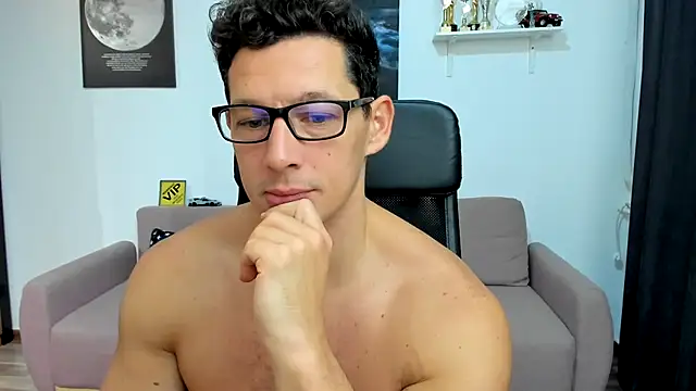 Snapshot of BrutusK08 chatting on 11-14-25, 04:33 BrutusK08 online show from 11-14-25, 04:33