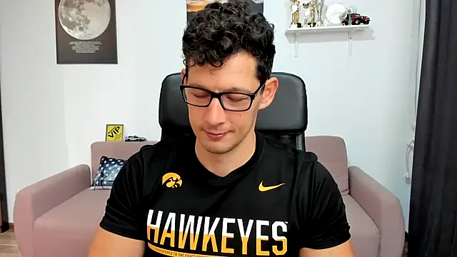 Snapshot of BrutusK08 chatting on 11-15-25, 08:55 BrutusK08 online show from 11-15-25, 08:55