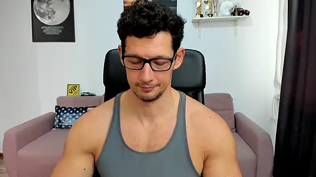 Snapshot of BrutusK08 chatting on 12-04-25, 08:12 BrutusK08 online show from 12-04-25, 08:12